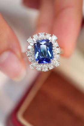 3.06ct 蓝宝石戒指