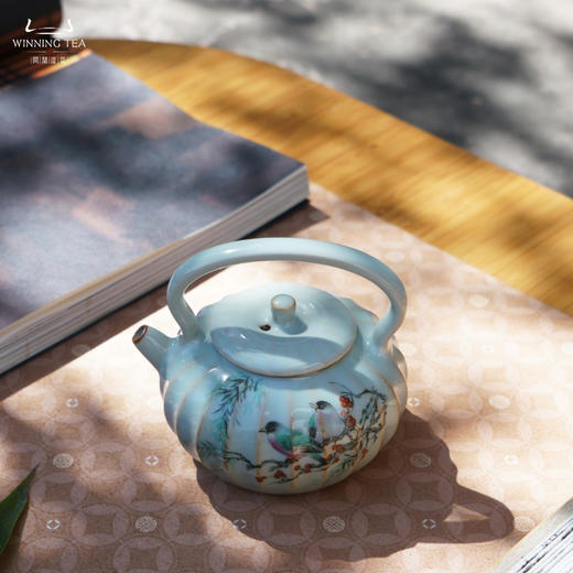 问鼎汝瓷鼎峰系列天青精工款瓜轮提梁壶（柳枝双栖）（缺货） 商品图1