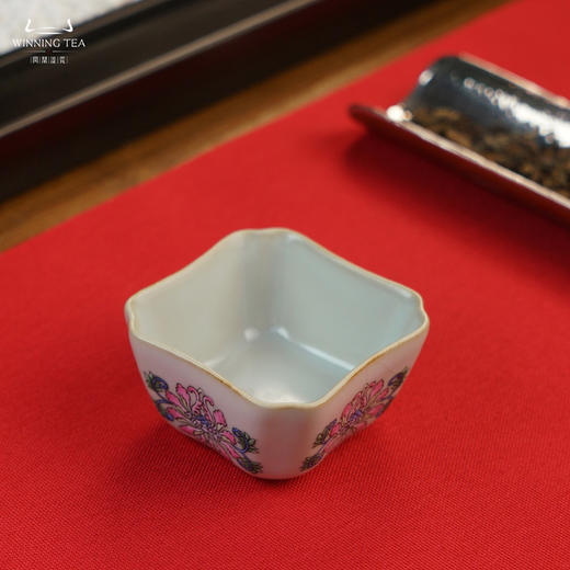 问鼎汝瓷鼎峰系列月白老款四方杯（绘画珐琅花卉） 商品图1