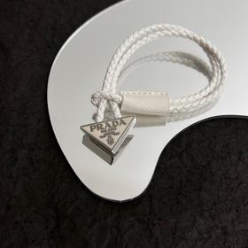 中性款三角徽标牛皮手链P00