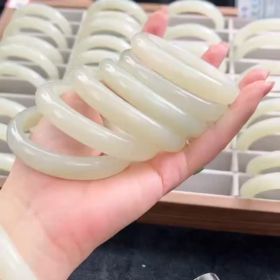 玉美人菲菲-和田玉手镯/多样性发一