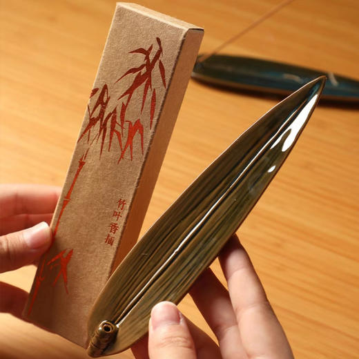 竹小茶丨大道至简-焚香雅集 香道 线香（太行崖柏、海南沉香、鹅梨帐中香、天然檀香、陈年艾草各1管、陶瓷仿生竹叶香插*1） 商品图4