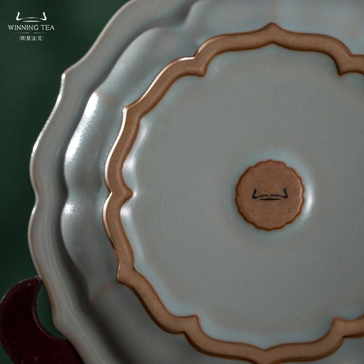 问鼎汝瓷鼎峰系列天青老款宝相壶承（绘画五桃）（缺货） 商品图2