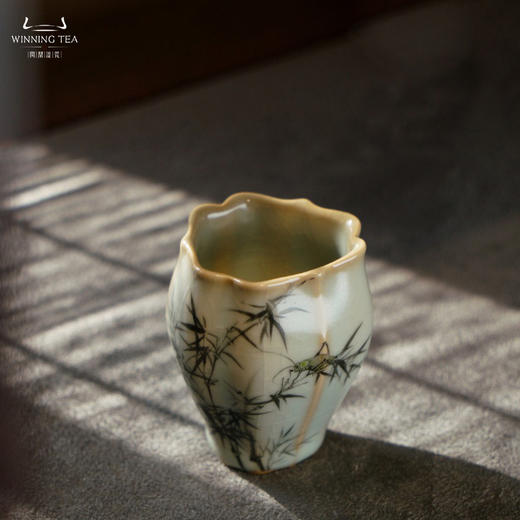 问鼎汝瓷鼎峰系列天青小佛手杯（疏影摇风） 商品图1