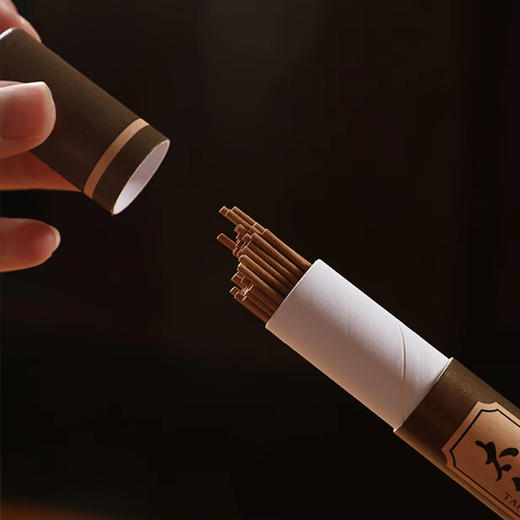 竹小茶丨大道至简-焚香雅集 香道 线香（太行崖柏、海南沉香、鹅梨帐中香、天然檀香、陈年艾草各1管、陶瓷仿生竹叶香插*1） 商品图3