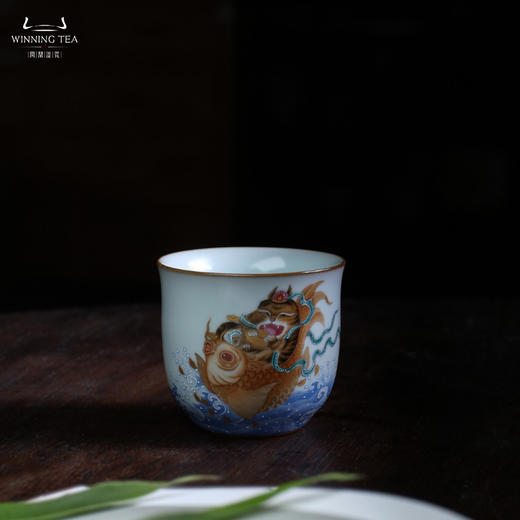 问鼎汝瓷鼎峰系列月白老款手握杯（招财进宝） 商品图0