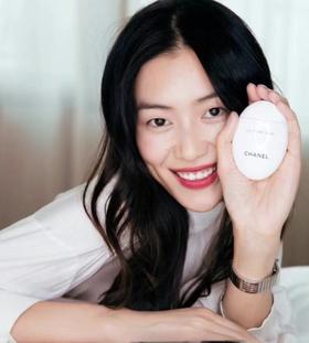 机场税仓新日期清仓税仓100个‼小香鹅蛋抗皱滋 润护手霜