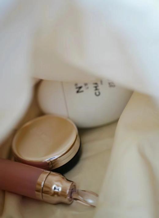 机场税仓新日期清仓税仓100个‼小香鹅蛋抗皱滋 润护手霜 商品图9