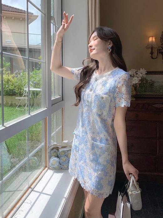 张心子【青花瓷】小香风重工水溶蕾丝连衣裙女夏轻奢钩花镂空短裙 U2407010 商品图3
