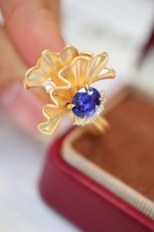 1.02ct 蓝宝石戒指 商品图0