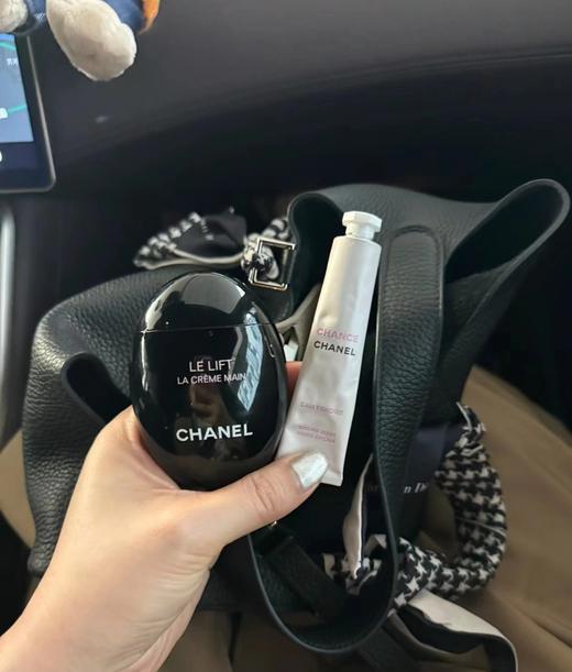 机场税仓新日期清仓税仓100个‼小香鹅蛋抗皱滋 润护手霜 商品图13