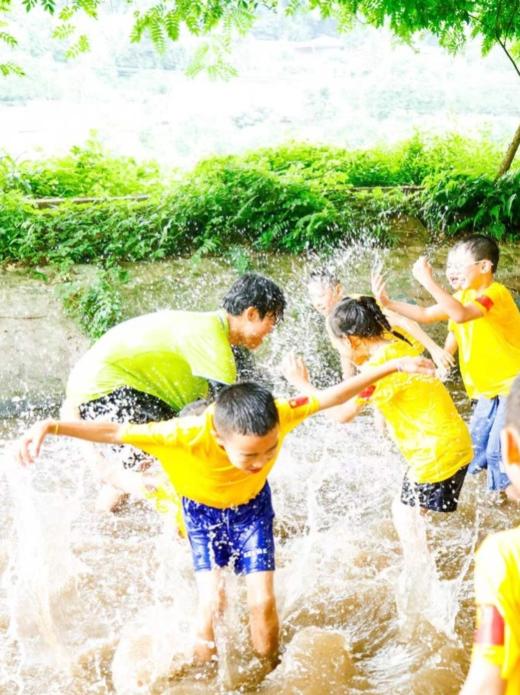 本地夏令营~【7天6晚蒲江蓝莓谷】~向往的假期·趣野户外营！超高性价比1980元/人，让快乐走进童年~山林徒步、野趣攀树~真人CS对抗赛~反曲弓体验百步穿杨~越野车风驰电掣~ 商品图4