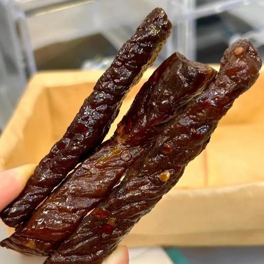 【新疆风味牛肉干】奕虹新疆行美食推荐 自然风干越嚼越香 不硬不柴不塞牙 不添加任何防腐剂和添加剂 保留牛肉的原汁原味 独立包装 美味随时分享 商品图6