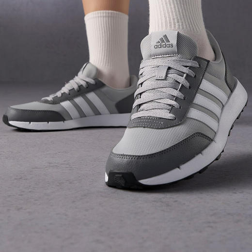 5折【自营】adidas/阿迪达斯  男女RUN50S复古运动低帮耐磨跑步鞋 IG6553 商品图1