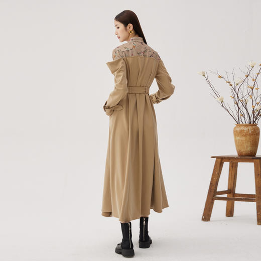 【湘绣系列】谜底设计感风衣女士2024秋拼接式盘扣外套243ME1029 商品图2