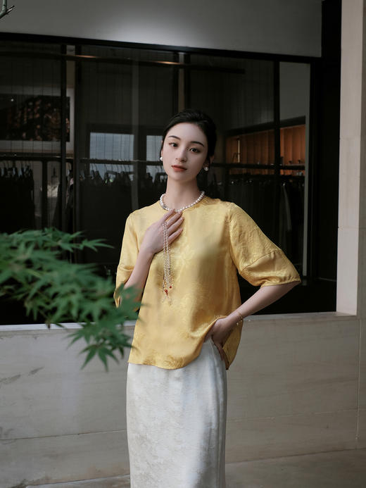 盛唐婧 |桑蚕丝提花透孔罗新中式简约上衣 商品图0