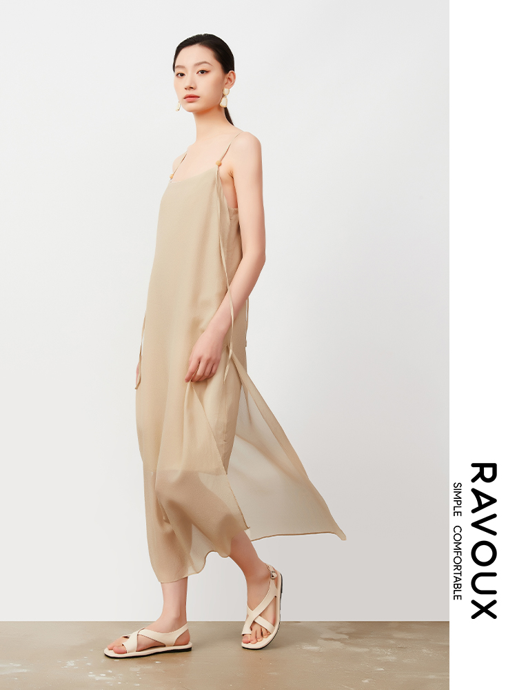 262139925两侧开叉香槟色吊带裙