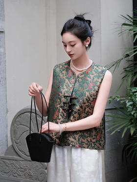 盛唐婧 |真丝宋锦金鱼闹彩蝶对襟马甲