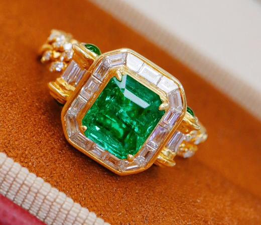 1.1ct 祖母绿戒指 商品图1