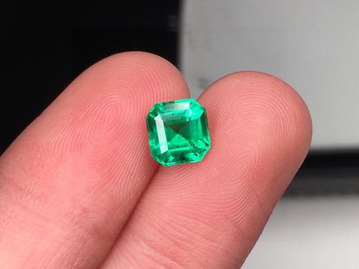 1.27ct 祖母绿裸石 商品图1