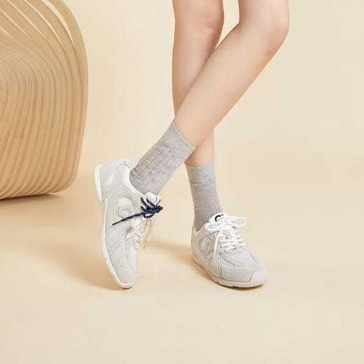 千百度透气网面时尚休闲鞋女款秋季轻便显瘦跑步运动鞋A24477711 商品图2