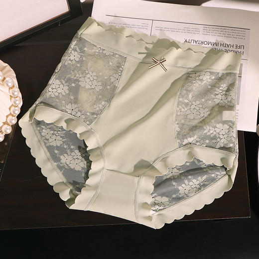 【告别‘小肚腩’穿出蜜桃臀】穿轻奢蕾丝，收腹又透气；高腰锁骨线，性感显纤细。贴心包臀设计，不卡不勒，舒适自如。 商品图10