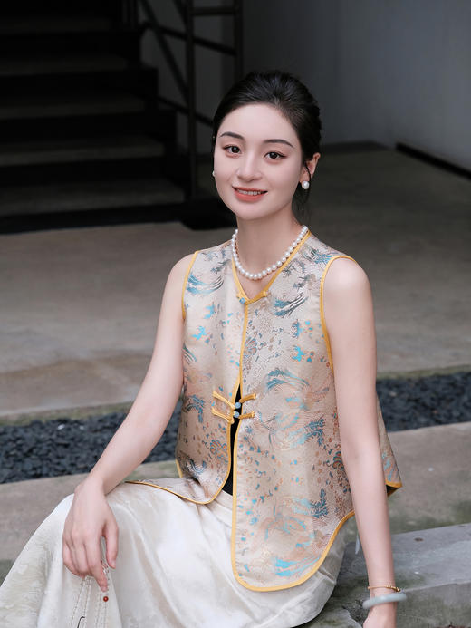 盛唐婧 |真丝宋锦与凤行花瓣马甲 商品图1