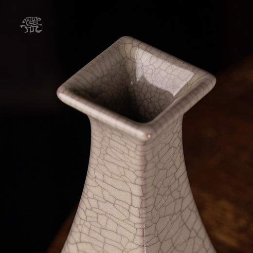 问鼎哥窑传世款四方瓶（缺货） 商品图2