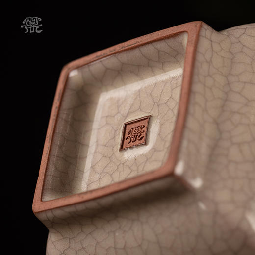 问鼎哥窑传世款四方瓶（缺货） 商品图3