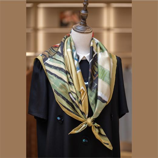 源康舒纹绸丝巾86X88CM(预售20天） 商品图0