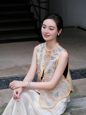 盛唐婧 |真丝宋锦与凤行花瓣马甲