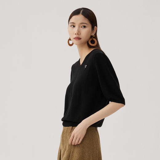 谜底V领套头针织衫短袖女2024秋新品极简风宽松亲肤上衣243MZ1266 商品图1