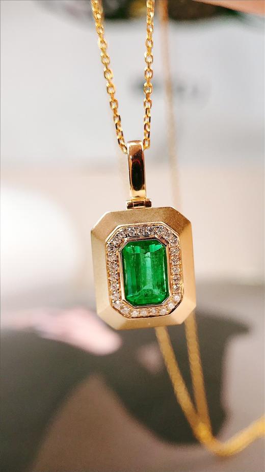 0.72ct 祖母绿吊坠 商品图1