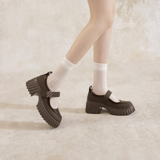 千百度饼干厚底玛丽珍鞋女秋季浅口漆皮增高单鞋小皮鞋A24406319 商品图4