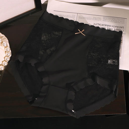 【告别‘小肚腩’穿出蜜桃臀】穿轻奢蕾丝，收腹又透气；高腰锁骨线，性感显纤细。贴心包臀设计，不卡不勒，舒适自如。 商品图5