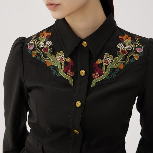 谜底刺绣连衣裙长袖女2024秋款复古文艺修身衬衫式长裙248ML8301 商品图3