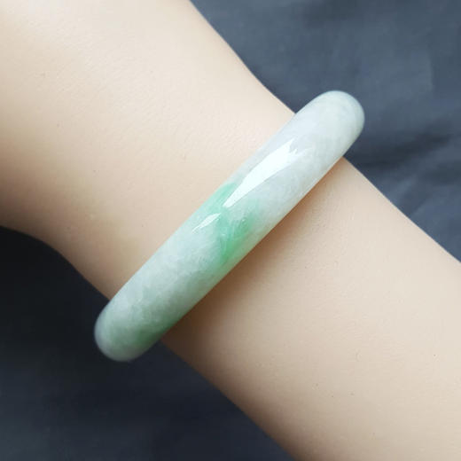 【天然正品】然无杂裂糯种飘绿54号翡翠手镯200624NJS21 商品图5