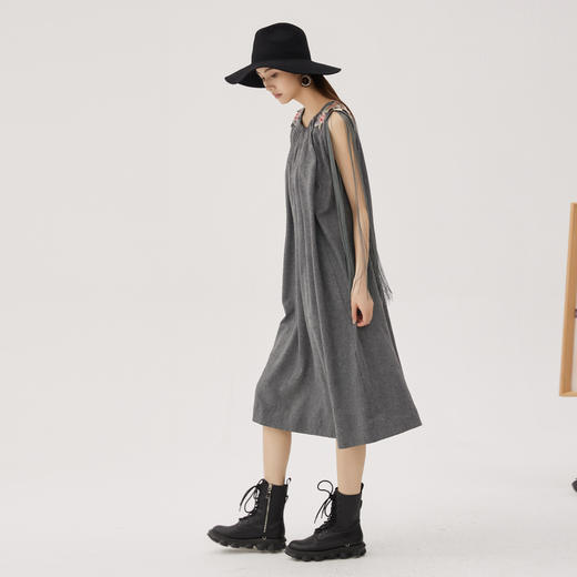 谜底特色流苏连衣裙2024秋季新品复古风高级A型大摆裙243ML1210 商品图1