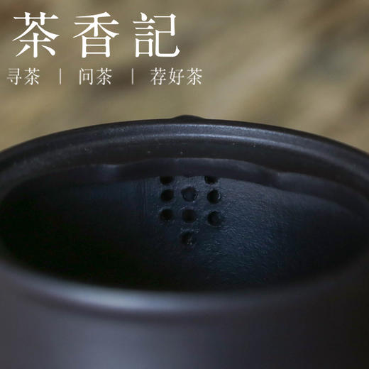 茶香记 紫砂 段泥焐灰花会来宝瓶  焐灰工艺 色如徽墨 轻巧好用 古韵之美 商品图3