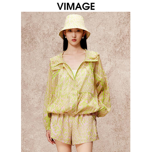 VIMAGE纬漫纪时尚休闲运动风印花防晒连帽外套秋季新款（配帽子）V2203801 商品图0