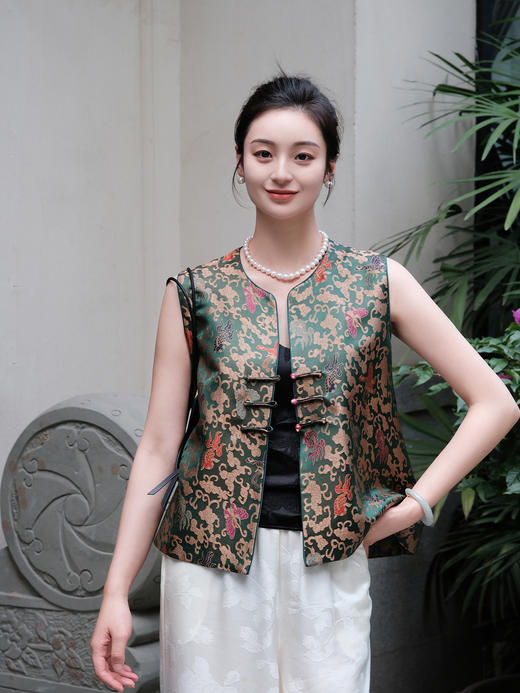 盛唐婧 |真丝宋锦金鱼闹彩蝶对襟马甲 商品图2