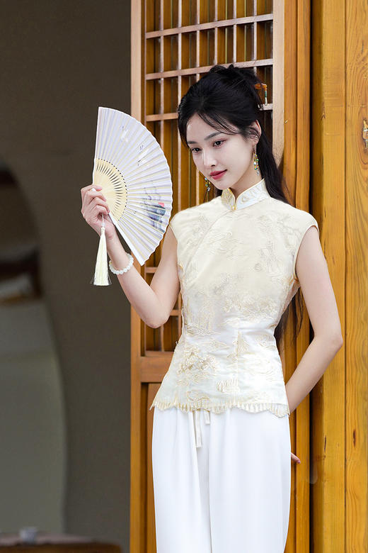 逸红颜明月优选# 『芸楚』精美重工刺绣款旗袍领上衣,新古典玉色,轻盈薄纱,灵动美丽 商品图4