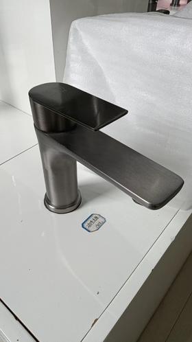 格朗 冷热面盆龙头 86067 灰