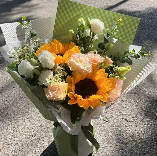 【夏花小时光】2朵向日葵+10朵洋桔梗+2支洋甘菊 商品图0