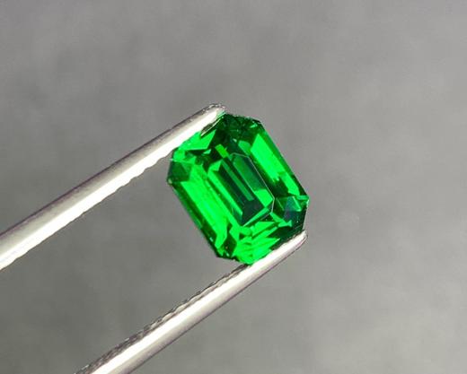 2.22ct 沙弗莱裸石 商品图2