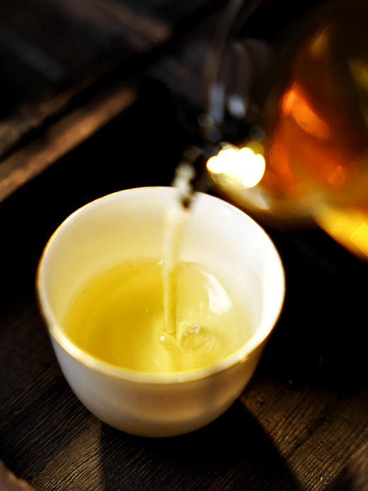 2024年【薄荷塘单株】超越I类薄荷塘 易武天花板 稀缺资源 一泡难求；云南易武普洱茶生茶357克/饼 5饼/提茶叶 拍5发6拍20发25 单饼铁盒装，整提高端礼盒装 商品图3