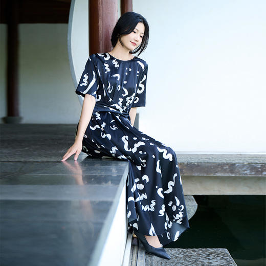 【桑蚕丝印花连衣裙】24年春夏新品女士中长款印花真丝连衣裙 商品图1