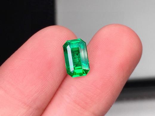 1.32ct 祖母绿裸石 商品图1