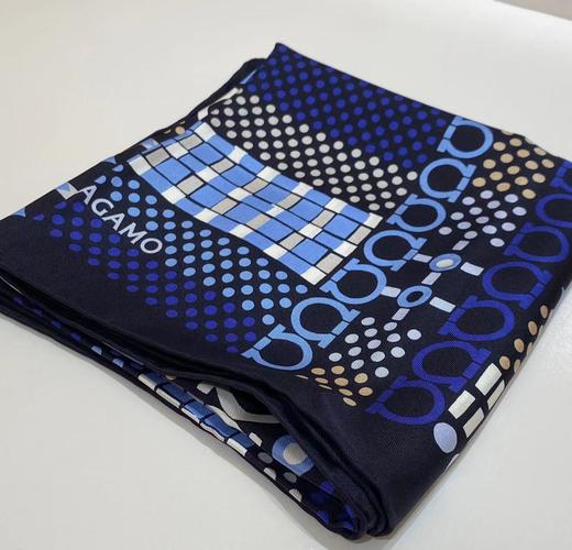 【特价商品不退不换】FERRAGAMO 菲拉格慕 女丝巾  0775346-003 .（暂无品牌物料包装） 商品图1