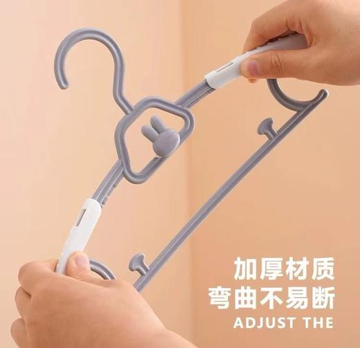 【一款专为儿童设计的衣架】儿童家用衣架可伸缩防滑塑料，升级加厚材质弯曲不易断承担力强，衣架子无痕多功能宝宝衣服多层晾衣架QQ 商品图1